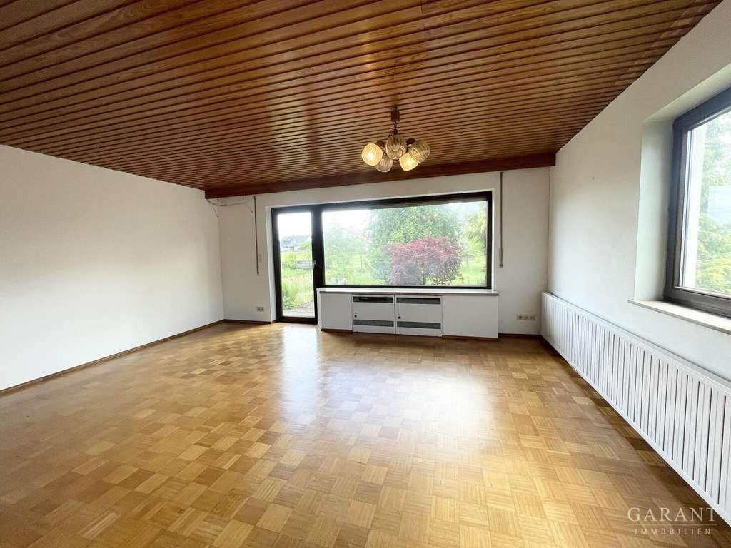 Immobilie in Bernstadt - Freistehendes Einfamilienhaus mit großem Grundstück  - Bild 0