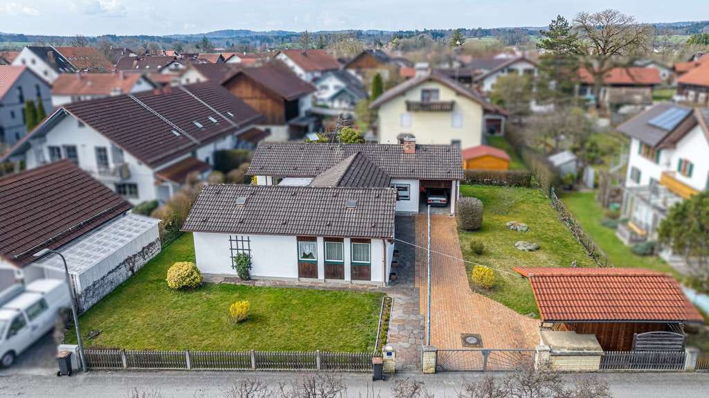 Immobilie in Raisting - Renovierungsbedürftiger Bungalow auf großem Grundstück in ruhiger Lage - Bild 4