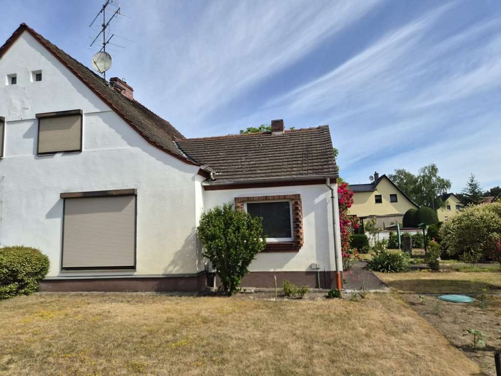 Immobilie in Lübben (Spreewald) - Doppelhaushälfte mit großem Grundstück, Einlieger- Ferienwohnung und 3 Garagen in ruhiger Lage - Bild 1