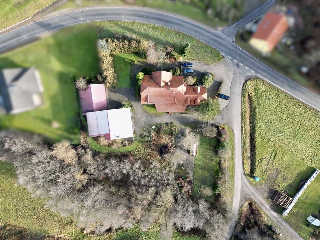 Immobilie in Ebelsbach - XXL Wohn- und Geschäftshaus (rd. 551,9m² Wohn-/Nutzfläche) mit Gerätehallen (515m² Nutzfläche) - Bild 3