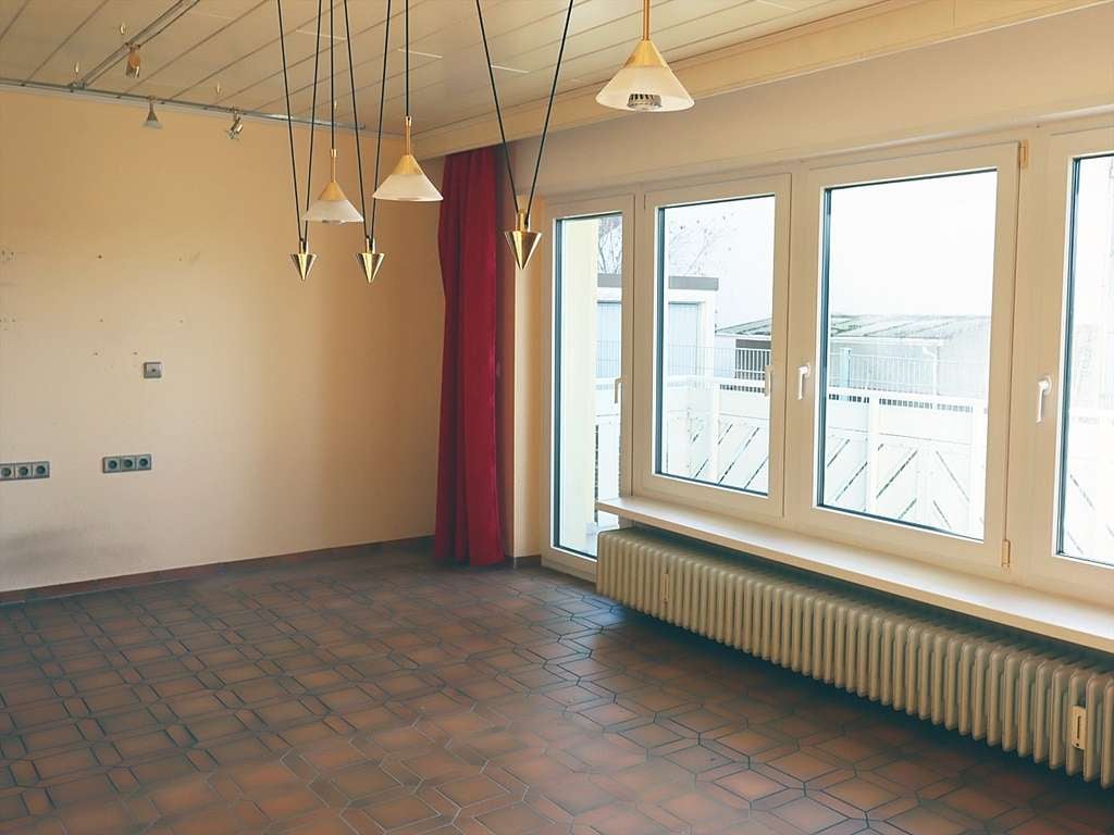 Immobilie in Bad Schönborn - Große Doppelhaushälfte am Ortsrand von Bad Schönborn, OT Mingolsheim! - Bild 1