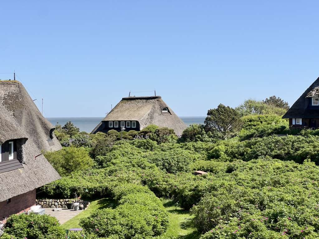 Immobilie in List auf Sylt - Dachgeschosswohnung unter Reet mit eigenem Gartenteil - Bild 0