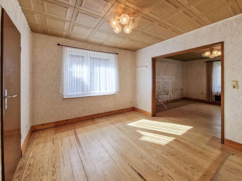 Immobilie in Lehe - 4,5-Zimmer-Einfamilienhaus mit Garage auf großzügigem 803 m² Grundstück in Lehe - Bild 1