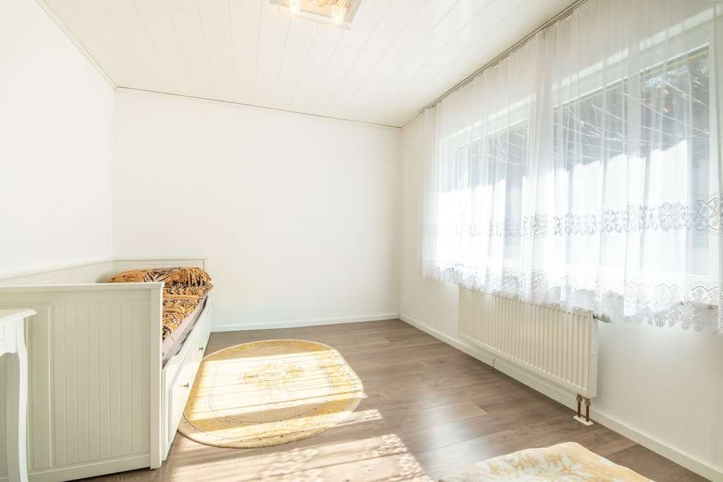 Immobilie in Leidersbach - ++Charmantes EFH in ruhiger Ortsrandlage mit Einliegerwohnung, idyllischem Garten und Garage++ - Bild 4