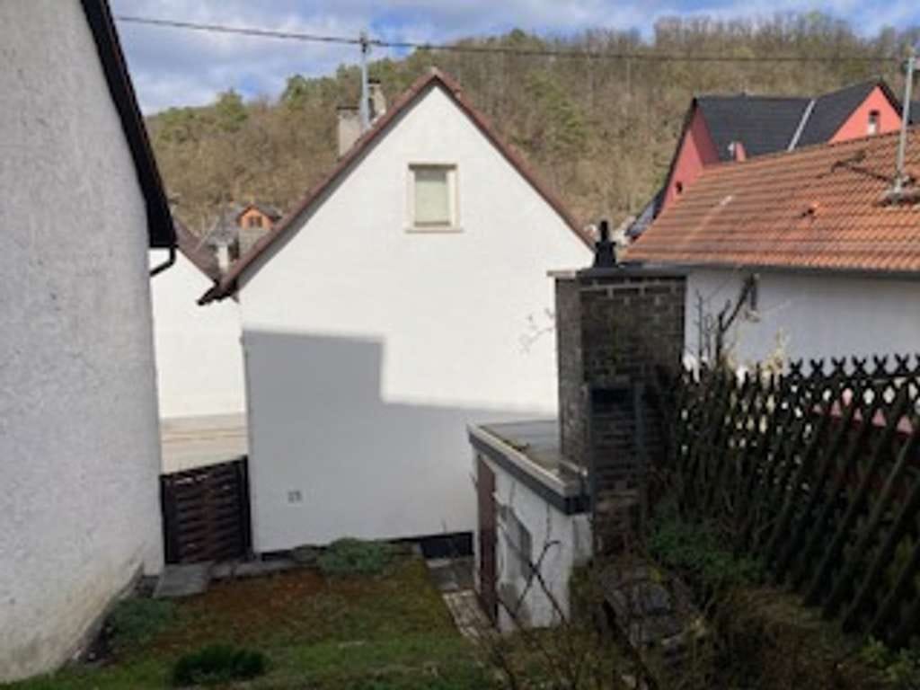 Immobilie in Usingen - SUPER ANGEBOT Uriges freist EFH mit Hof und Garage - Bild 3