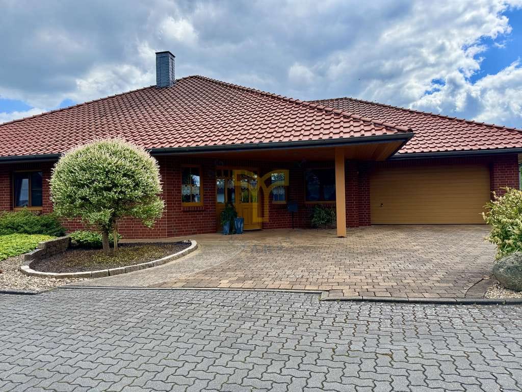Immobilie in Wahrenholz - Exklusiver Walmdachbungalow mit lichtdurchflutetem Wohnambiente und Poollandschaft - Bild 4