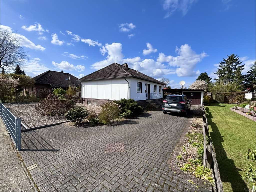 Immobilie in Hillerse - Bungalow mit großem Grundstück, Pool und viel Potenzial in Hillerse - Bild 1