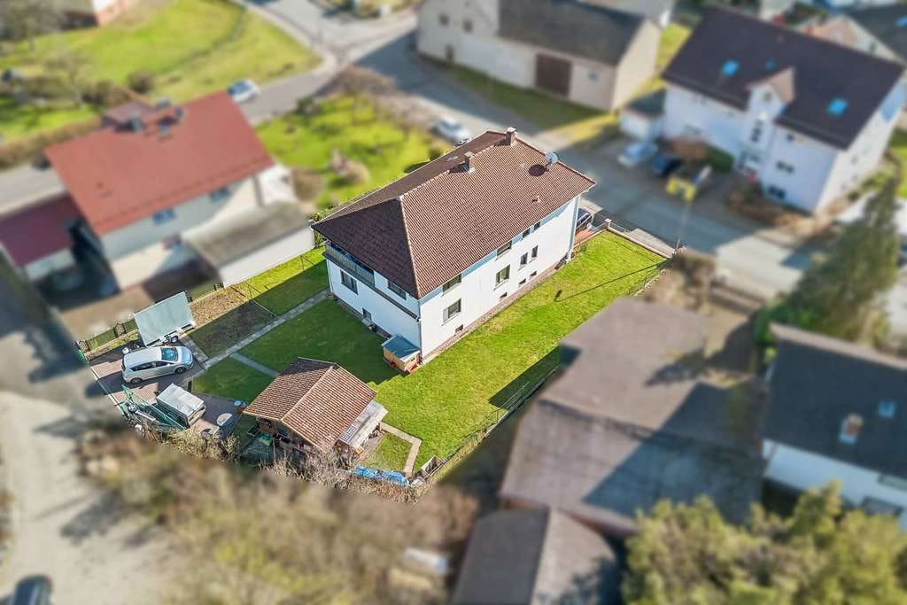 Immobilie in Bad Soden-Salmünster - Viel Platz zum Wohnen! Attraktives Zweifamilienhaus - Bild 4