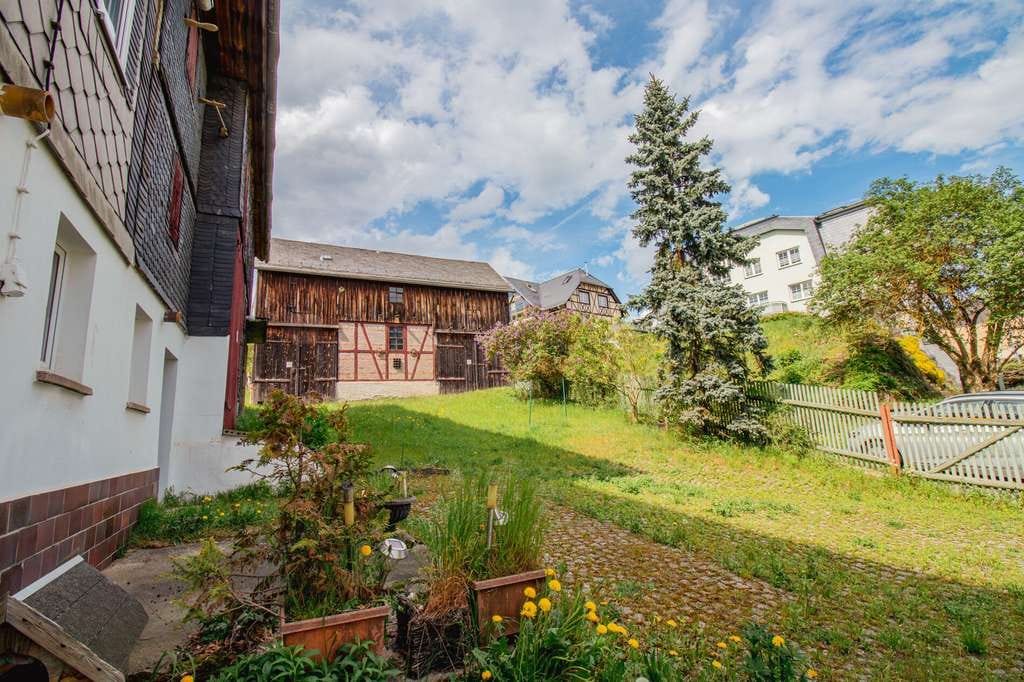 Immobilie in Leutenberg - Charmantes Bauernhaus mit großer Scheune, Innenhof und traumhaftem Garten in Leutenberg | Munschwitz - Bild 1