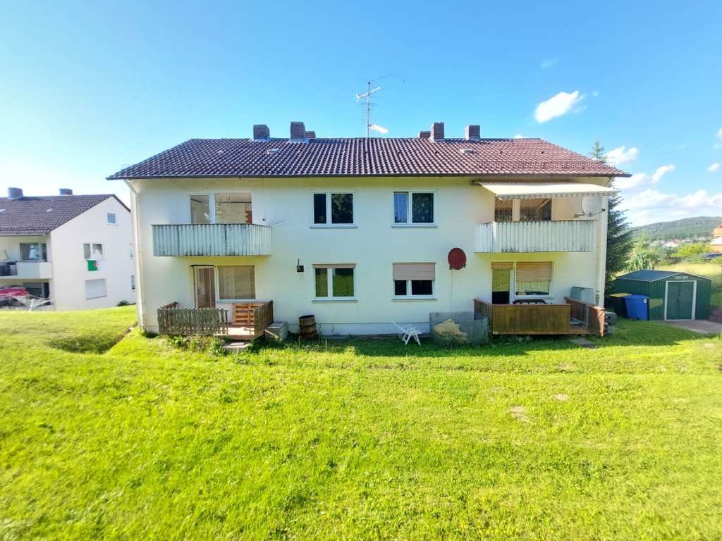 Immobilie in Sontra - Sontra: In 2026 renovierte 3-Zimmer-Wohnung, Hochparterre, Balkon mit Gartenausgang - Bild 1