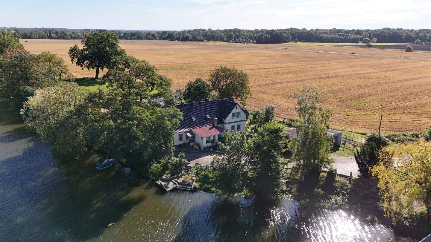 Immobilie in Küstriner Vorland - Traumhaus für Angler: Direkt am Wasser, Bootssteg, Ruhe & Natur pur! - Bild 0