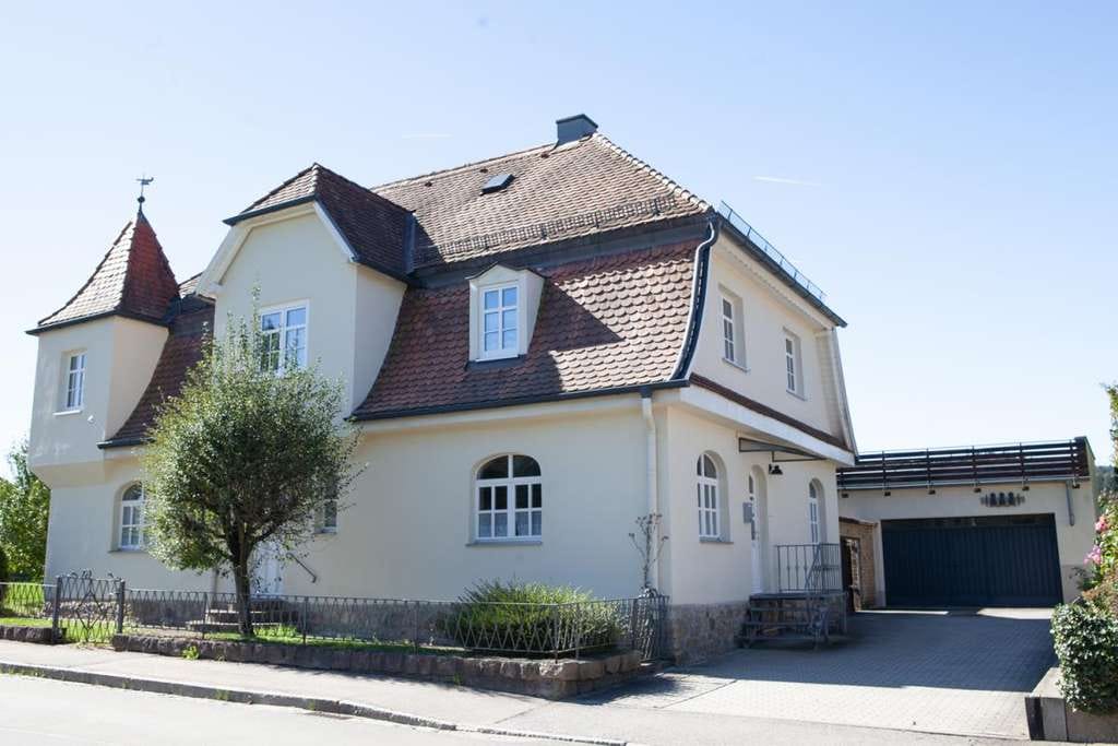 Immobilie in Waldmünchen - Historischer Charme-geräumiges Haus mit weitem Blick - Bild 2