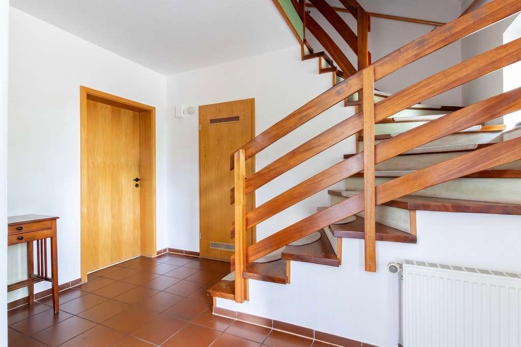 Immobilie in Friedeburg - Charmantes Wohnen mit Wintergarten, Erker und besonderem Gartenambiente - Bild 2