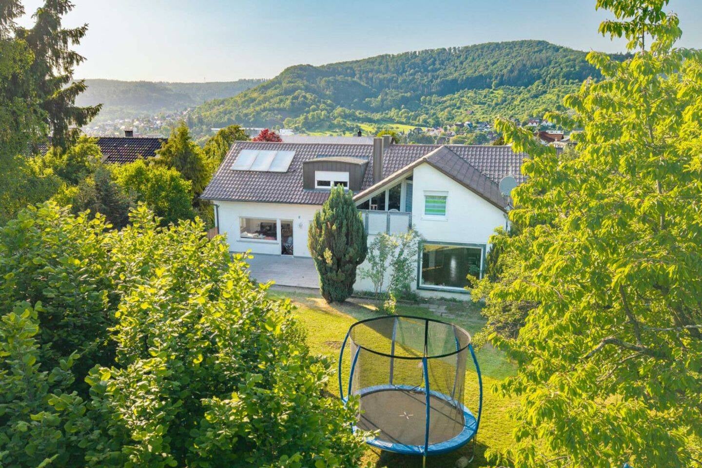 Immobilie in Rudersberg - Attraktives Generationenhaus oder Kapitalanlage in Rudersberg mit 3 Wohneinheiten, Garten und Garage - Bild 1