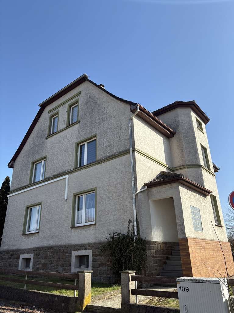 Immobilie in Warburg - Schönes Zweifamilienhaus (Energieklasse A) mit angrenzendem Baugrundstück in Warburg - Bild 0