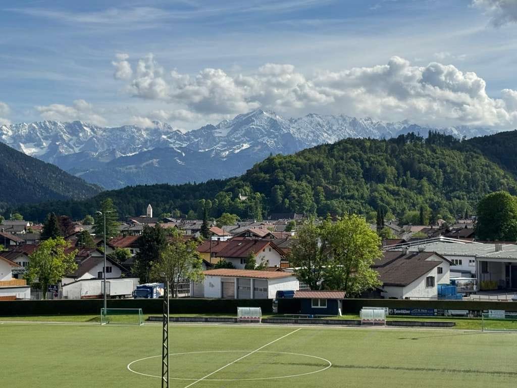 Immobilie in Oberau - 3 Zi.-DG-Wohnung mit Traumblick auf das Zugspitzmassiv und den Gießenbach!!! - Bild 0