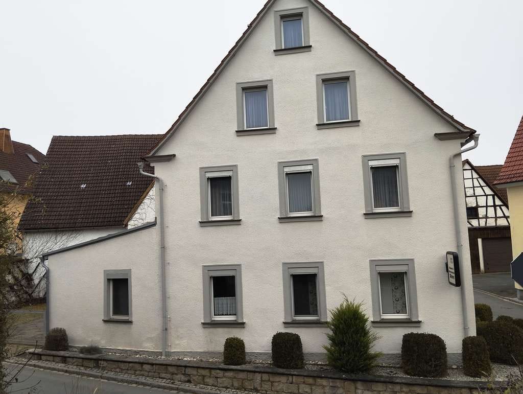 Immobilie in Markt Taschendorf - Wohn- und Geschäftshaus mit großen Lagerflächen für Handel und Handwerk - Bild 1