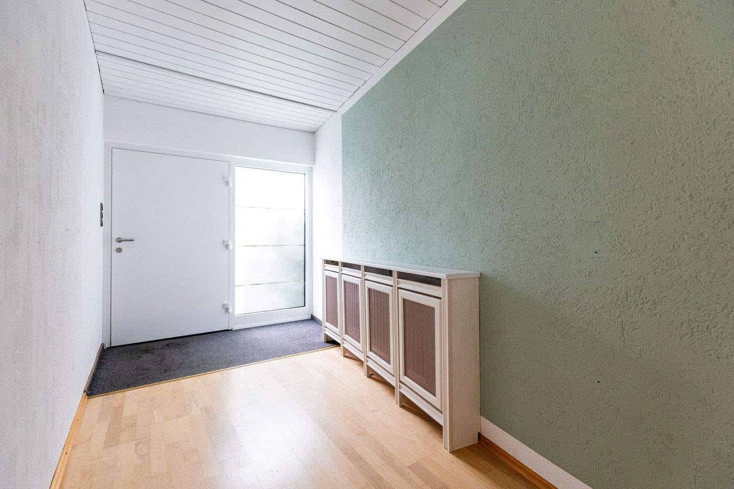 Immobilie in Bischofsheim - Großes 2-Familienhaus mit Tageslichtbädern, Terrasse, Balkon, Garage und schönem Garten - Bild 2