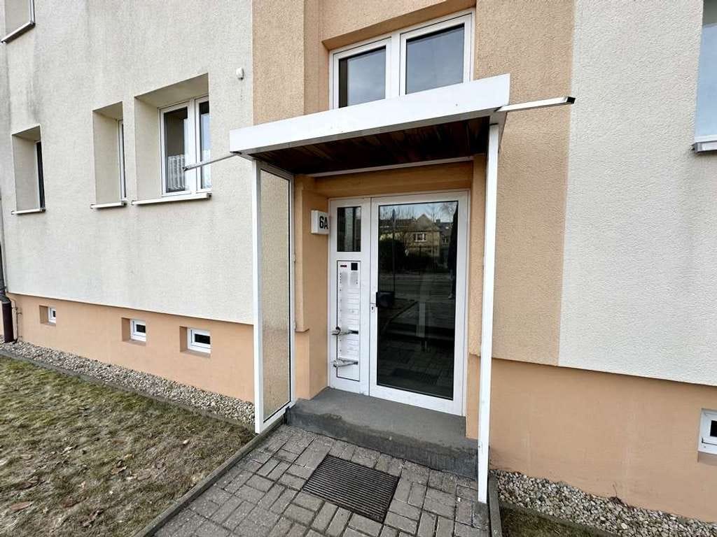 Immobilie in Hohenleuben - "Mit viel Potential - sanierungsbedürftige, vermietete 3-Zimmer-EGWohnung mit Balkon und Stellplatz" - Bild 3
