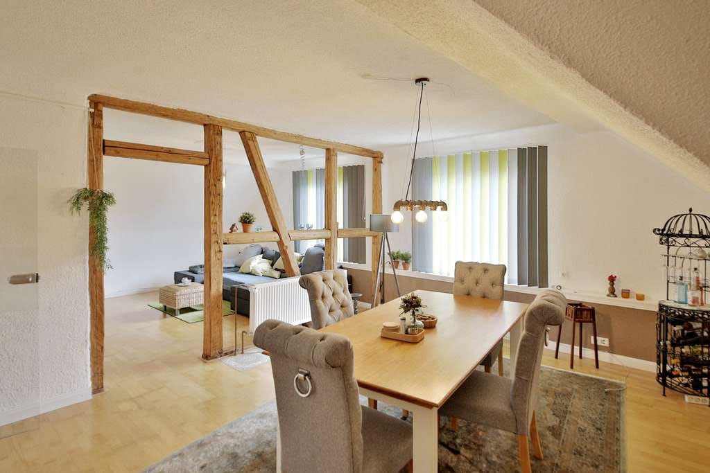Immobilie in Schömberg - DG-Traum: 3,5 Zimmer mit Aussicht, modernisiert, teilmöbliert & sofort bezugsbereit - Bild 0