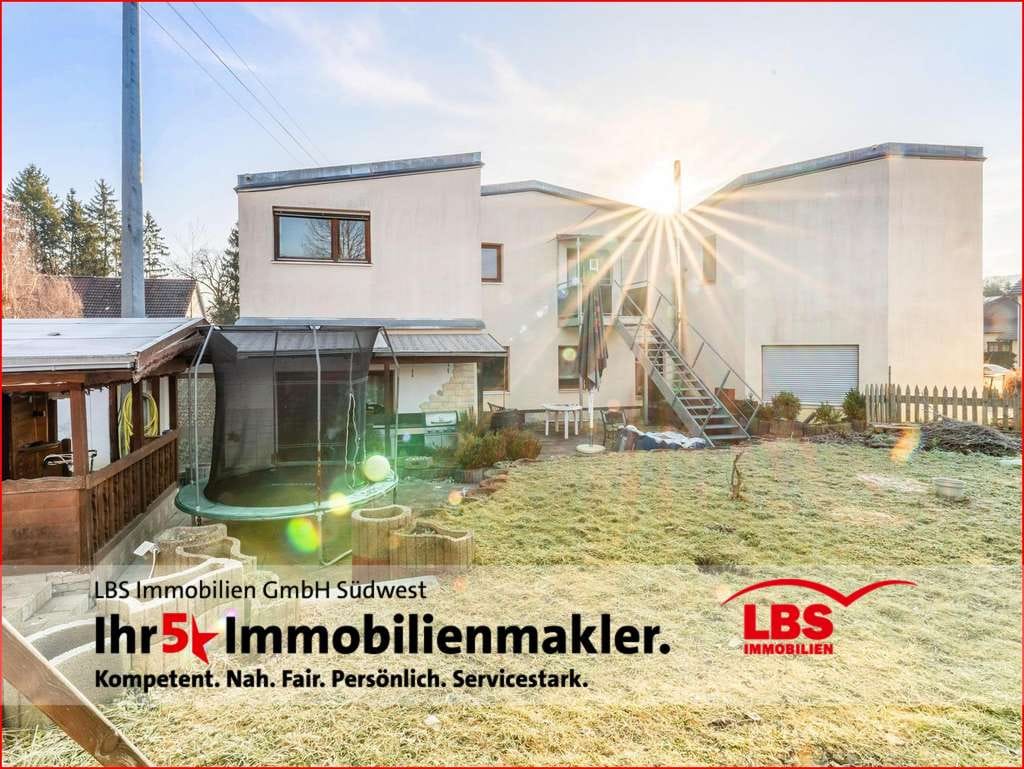 Immobilie in Deißlingen - Außergewöhnliche Doppelhaushälfte mit großzügigem Raumangebot, Garten und Doppelgarage - Bild 0