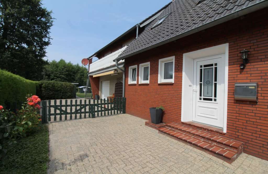 Immobilie in Westoverledingen - Großzügiges und gepflegtes Wohnhaus mit schönem Grundstück und unverbaubarem Blick ins Grüne! - Bild 1