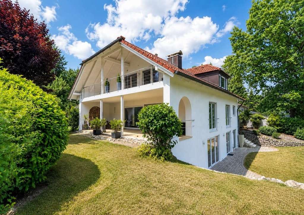 Immobilie in Pinzberg - Exklusive Doppelhaushälfte mit 298 m² Wohnfläche, Kamin, Garten und traumhaftem Ausblick - Bild 0