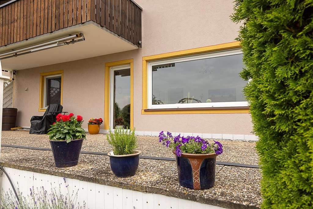 Immobilie in Markt Taschendorf - Großes Einfamilienhaus mit wunderschöne Aussichten auf den Steigerwald - Bild 3