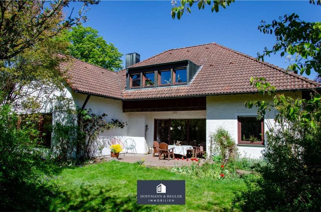 Immobilie in Sulzbach-Rosenberg - Attraktives Wohnhaus mit 222 m² nahe Altstadt, Bahnhof und Stadtpark in Sulzbach-Rosenberg - Bild 0