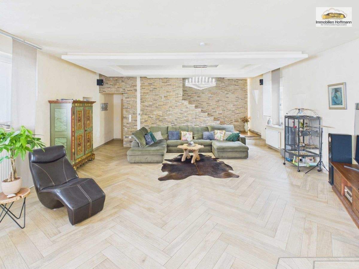 Immobilie in Kleinkahl - Exklusives Wohnanwesen mit 423 m² Wohnfläche & großem Grundstück - Wohnen und Arbeiten auf höchstem Niveau - Bild 1