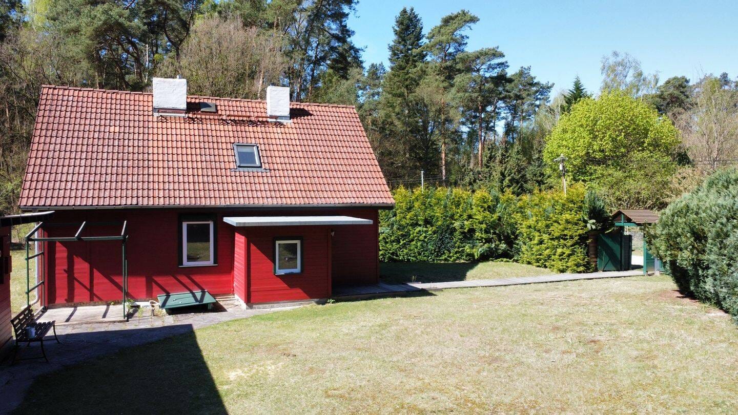 Immobilie in Lindow (Mark) - Ihr Rückzugsort im Grünen - Holzhaus mit Carport und Nebengebäude am Waldrand - Bild 3