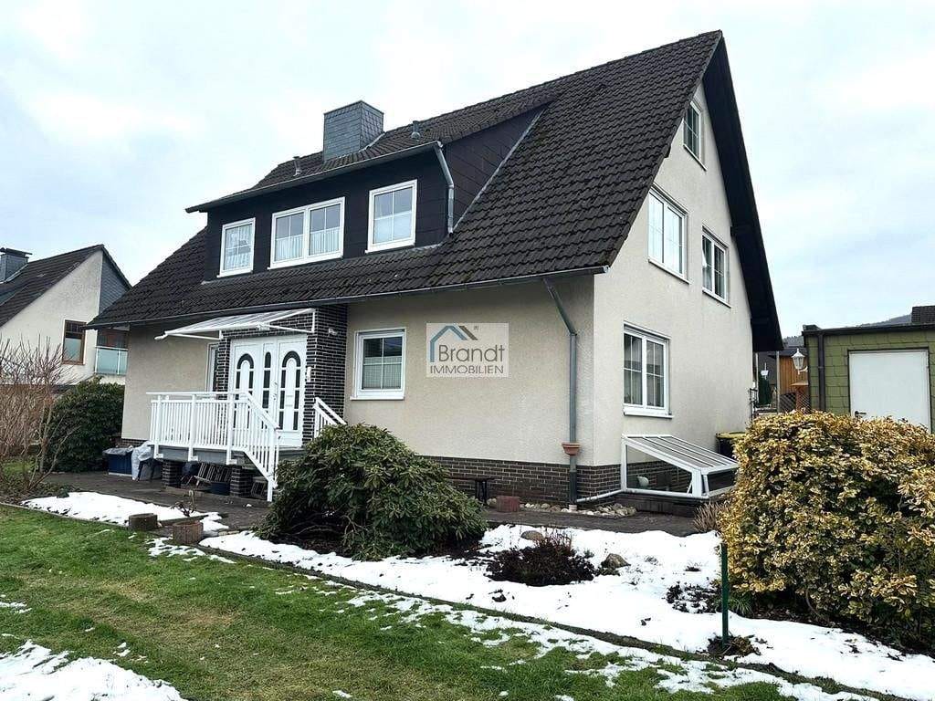 Immobilie in Reinhardshagen - Interessantes, freistehendes Zweifamilienhaus mit Doppelgarage - Bild 2