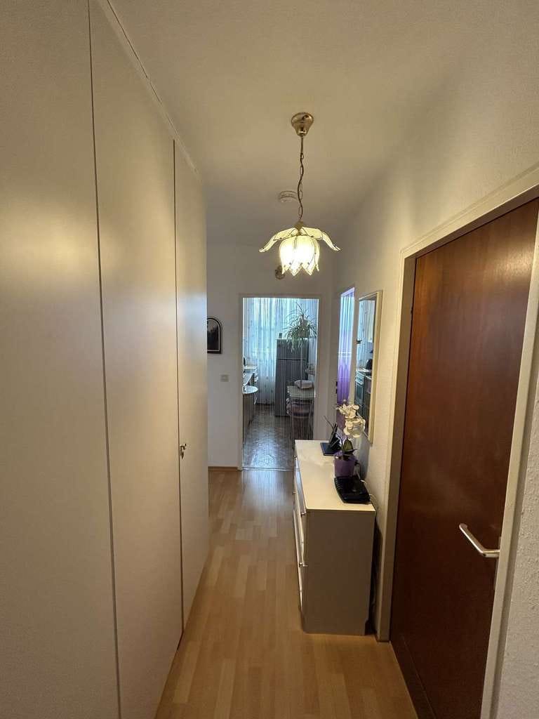Immobilie in Bergisch Gladbach - Vermietete 2-Zimmer-Kapitalanlage mit Stellplatz in Bergisch Gladbach-Gronau - Bild 1