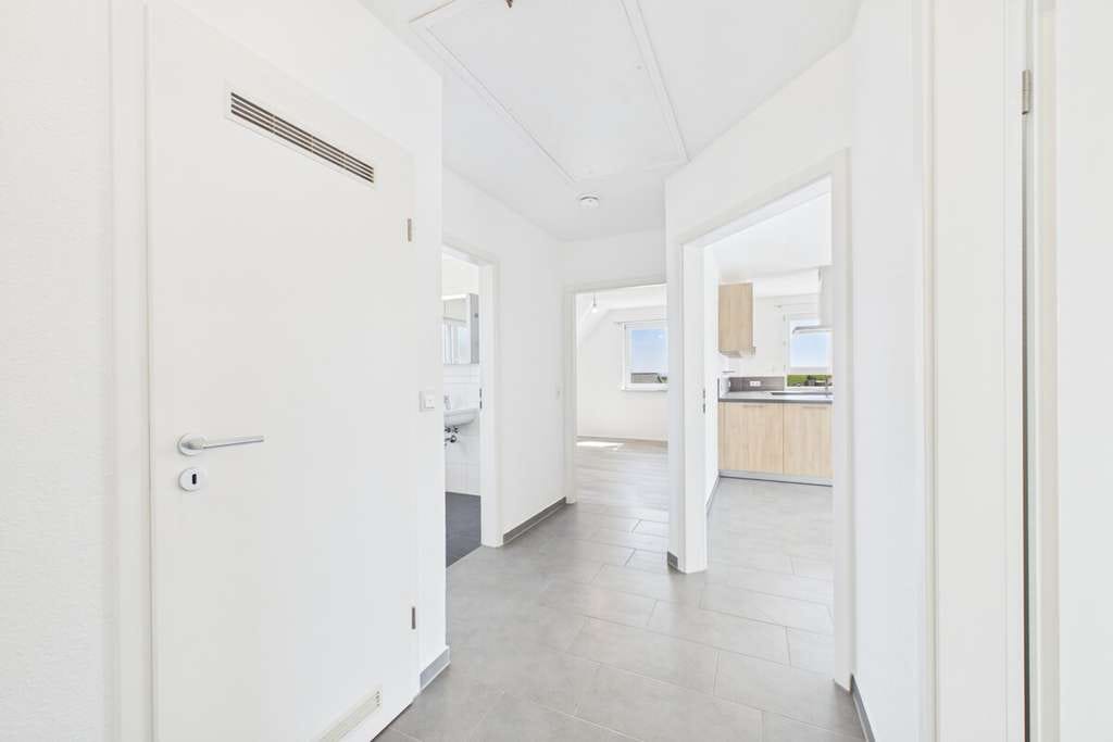 Immobilie in Deckenpfronn - Attraktive Dachgeschosswohnung: 3 Zimmer, großer Balkon, EBK & TG mit Wallbox - Bild 3