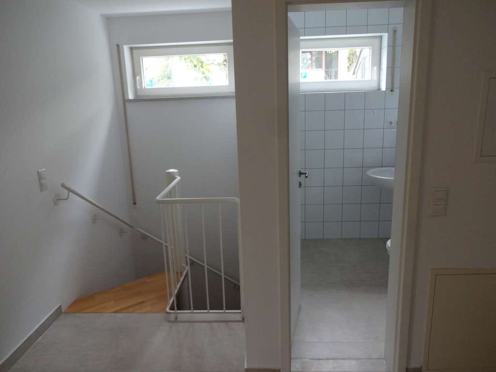 Immobilie in Unterföhring - VON PRIVAT! Attraktive, geräumige 2-Zimmer Whg. in ruhiger, parkähnlicher Umgebung - Bild 2