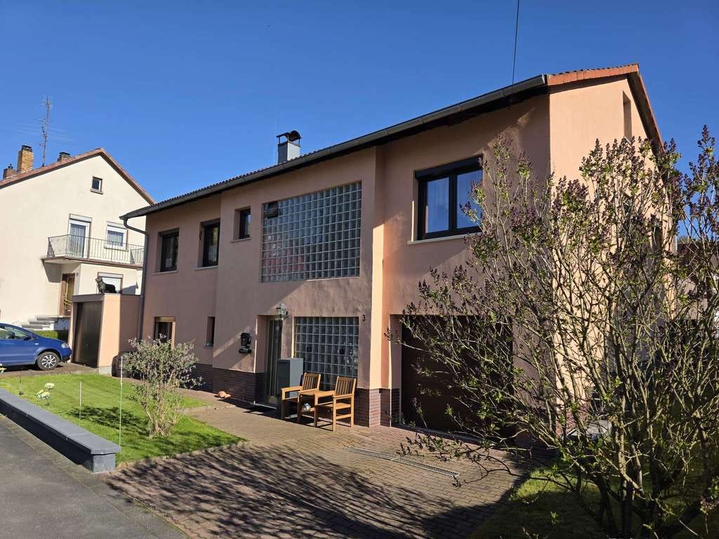 Immobilie in Rödental - Solide Basis für Ihre Wohnideen - Gepflegtes Einfamilienhaus in Rödental! - Bild 0