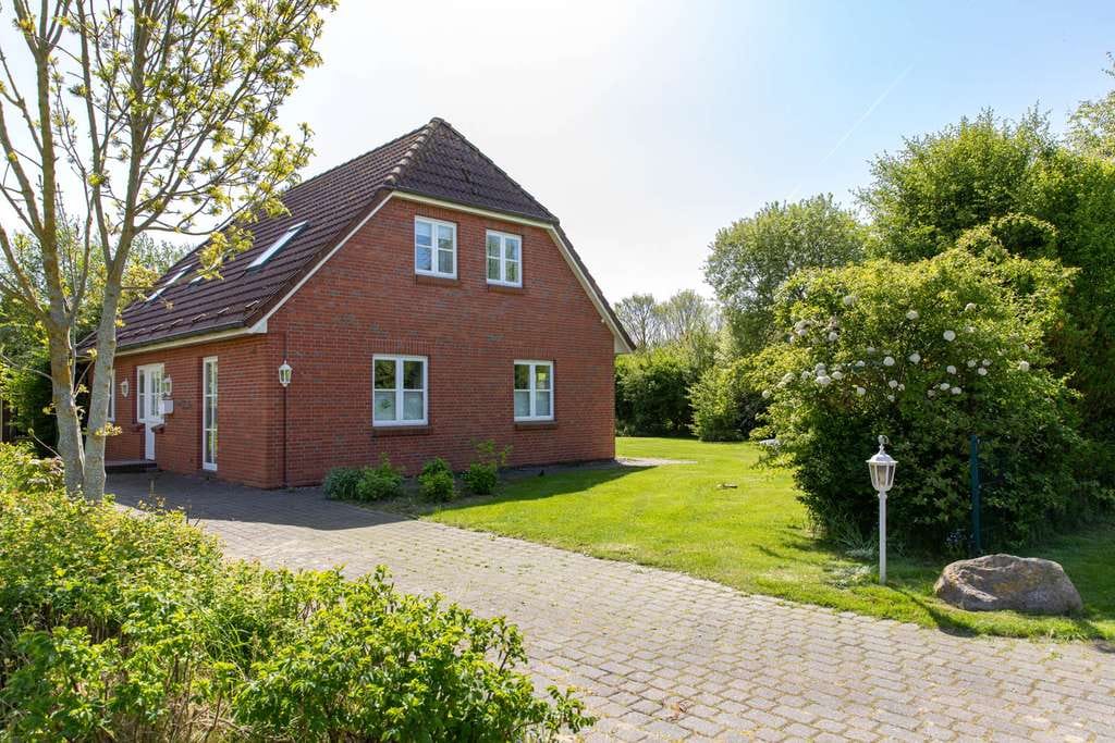Immobilie in Pellworm - Einfamilienhaus nahe Hafen und „Pellwormer City“ - Bild 1
