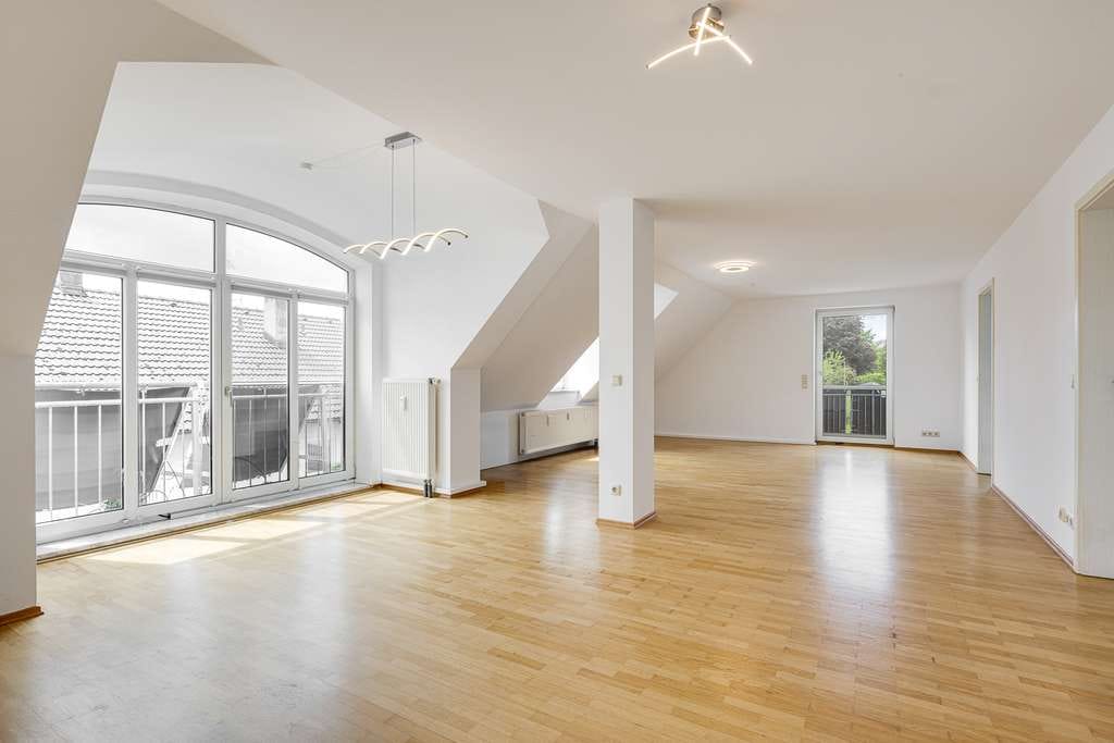 Immobilie in Weichs - Große Dachgeschosswohnung mit extra Studio & Garten - Bild 1