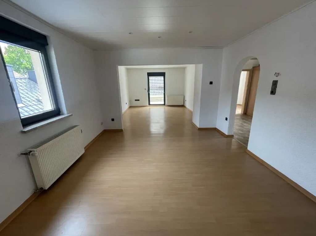 Immobilie in Münchweiler an der Rodalb - Saniertes Einfamilienhaus wärmegedämmt mit großer Dachterrasse, Garage und PV-Anlage - Bild 3