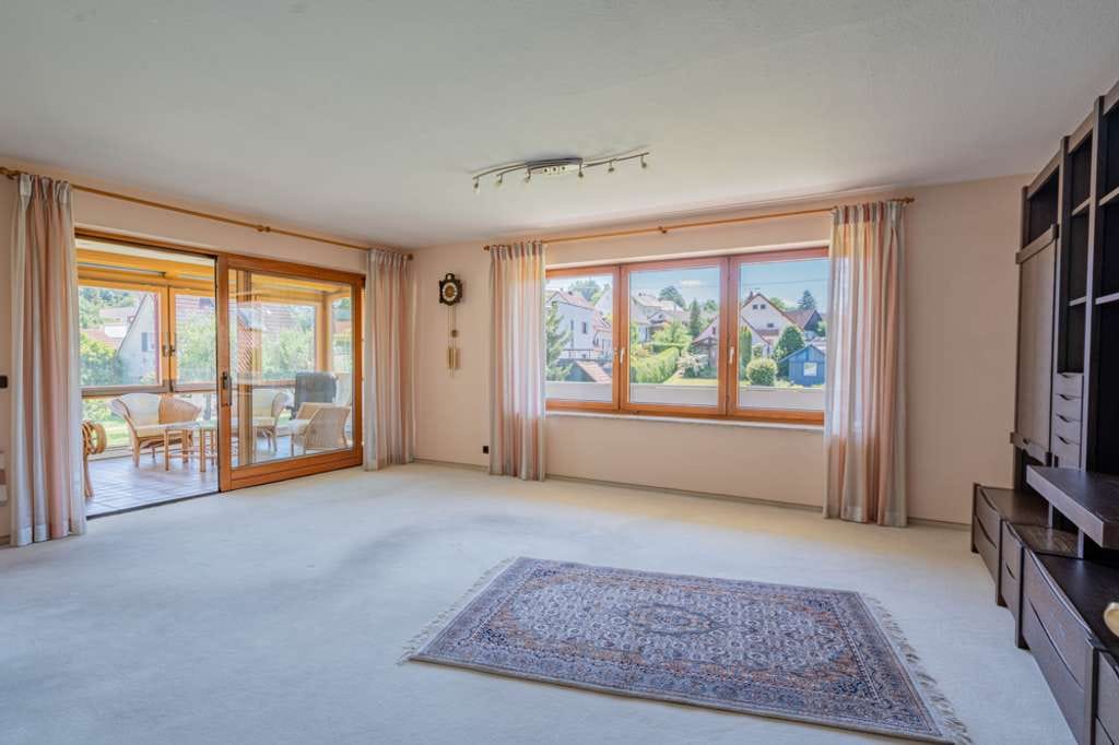 Immobilie in Günzburg - Großzügiges Zweifamilienhaus auf Traumgrundstück – viel Platz für Generationen in Reisensburg. - Bild 4