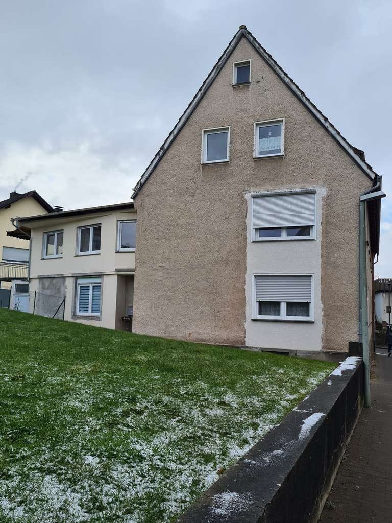 Immobilie in Horn-Bad Meinberg - Teilsaniertes Mehrfamilienhaus zentral in Bad Meinberg - Bild 0