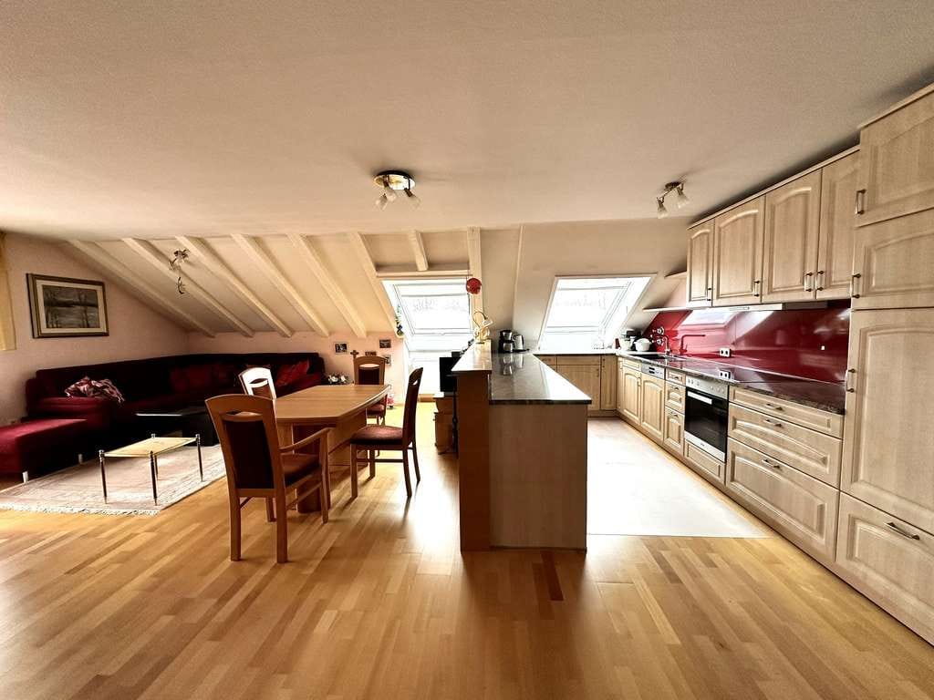 Immobilie in Hinterzarten - Schöne Dachgeschosswohnung mit Balkon, 2 Stellplätze und Gartenmitnutzung in Hinterzarten - Bild 2