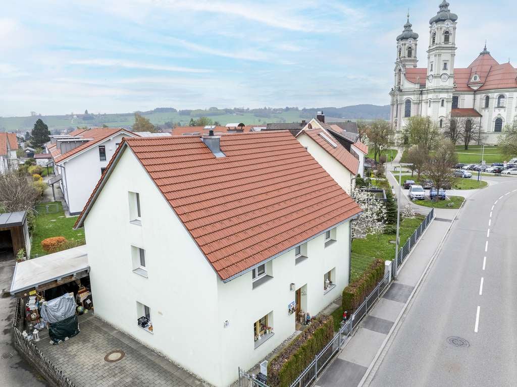 Immobilie in Ottobeuren - Attraktives Einfamilienhaus in Toplage von Ottobeuren – Wohnen mit Blick auf die Basilika - Bild 0