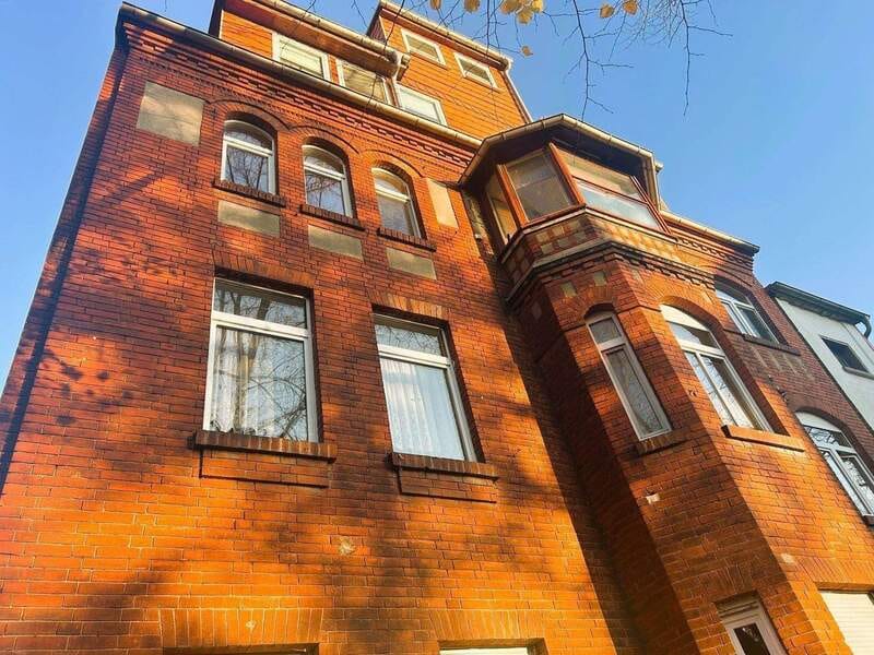 Immobilie in Merseburg - Kapitalanleger aufgepasst: Maisonnette-Wohnung mit Dachterrasse, Einbauküche und Sichtbalken! - Bild 0