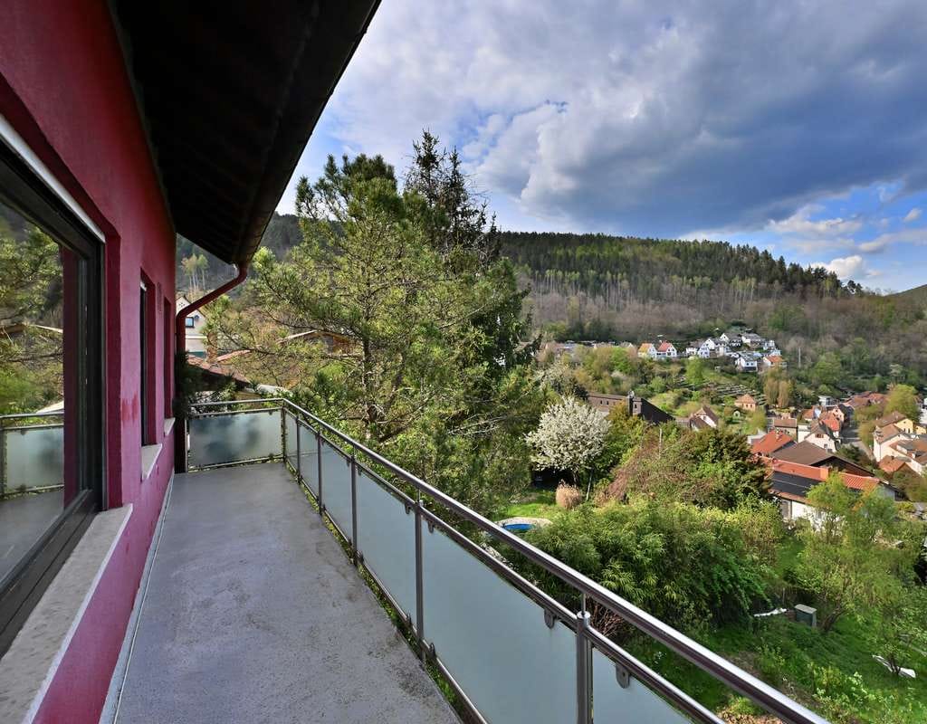 Immobilie in Frankeneck - Wohnen, wo andere Urlaub machen – Panoramaausblick inklusive! Freistehendes Haus mit viel Platz! - Bild 0