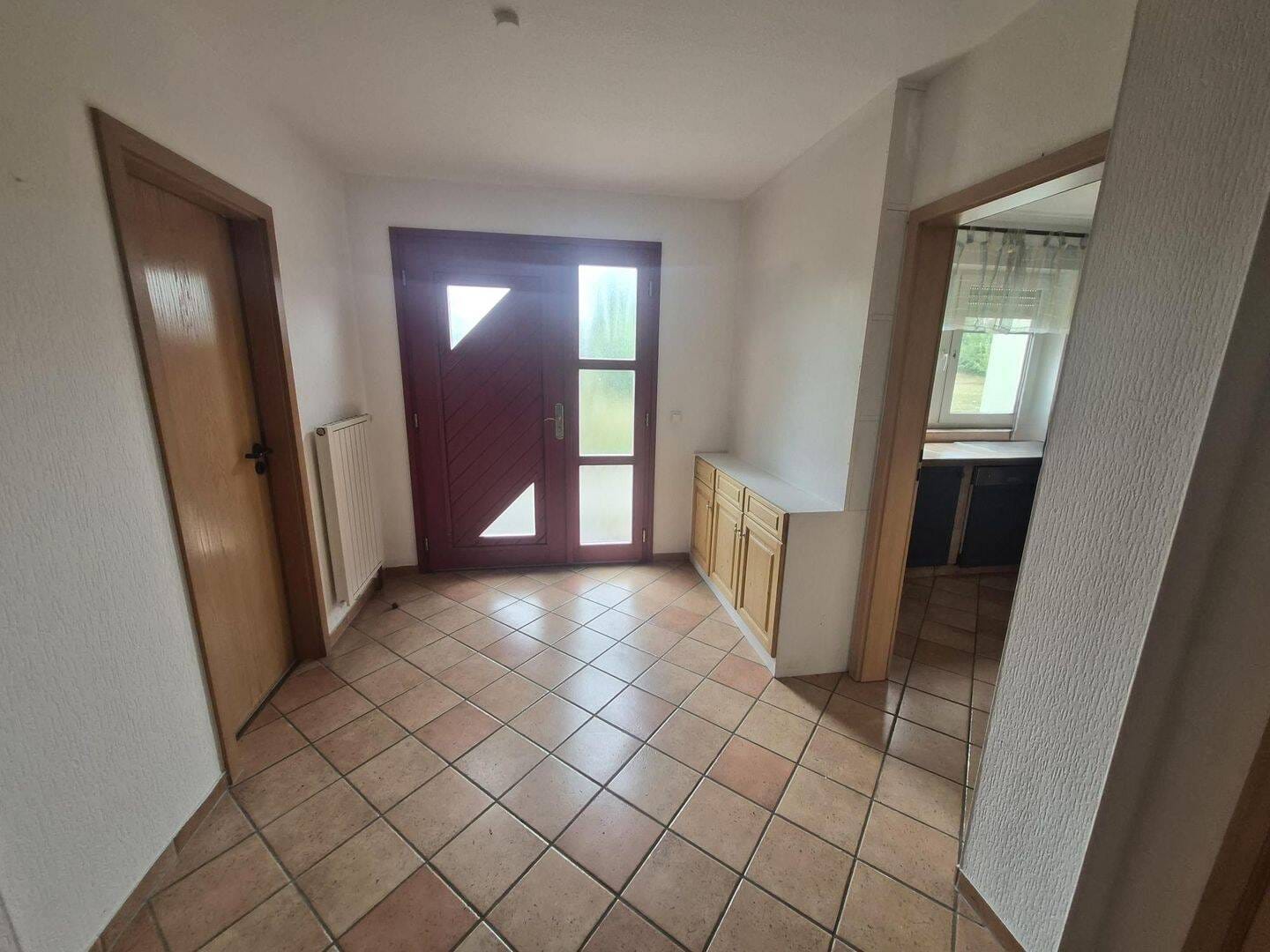 Immobilie in Tonna - DIE Alternative zum Haus - Hallo Eigennutzer! Großzügige Eigentumswohnung mit Terrasse, Carport und Stellplätzen - Bild 2
