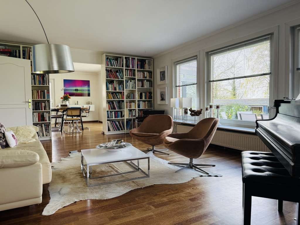 Immobilie in Schwabstedt - Ein Platz zum Ankommen: Modernisiertes Einfamilienhaus in einzigartiger Lage mit weitläufigem Garten - Bild 2