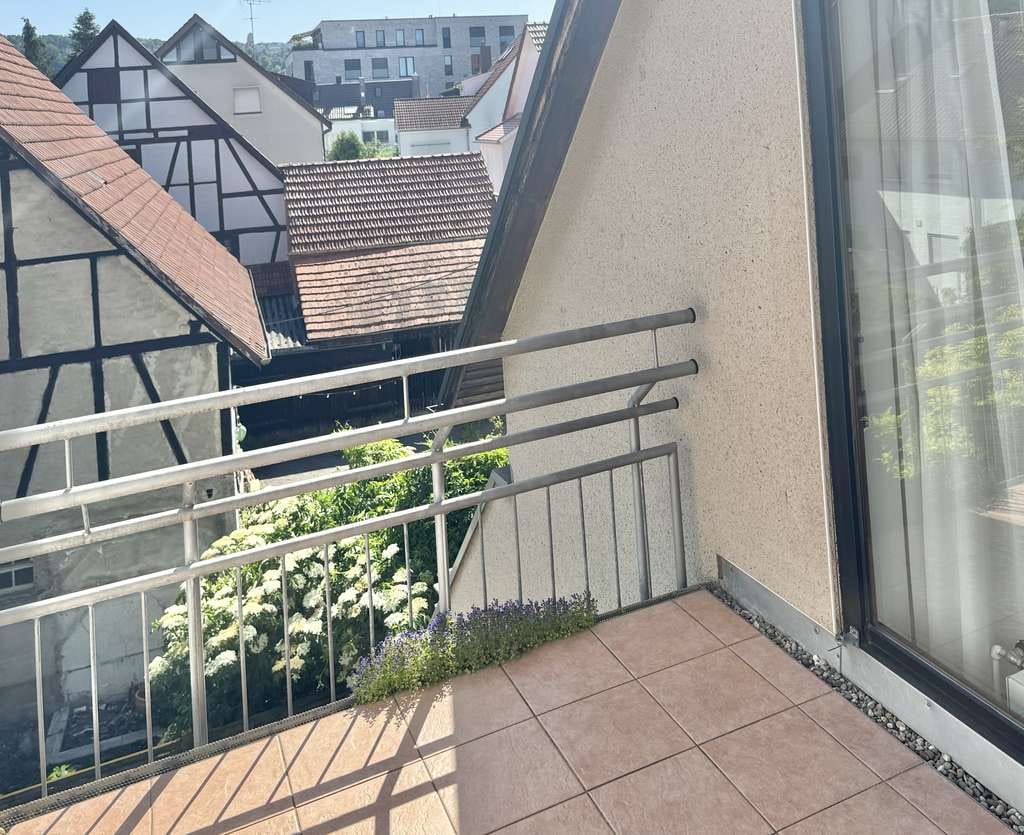 Immobilie in Gerlingen - Licht, Luft & Lage - 3,5 Zimmer DG-Wohnung mit Südterrasse und Westbalkon im Herzen von Gerlingen -  - Bild 0