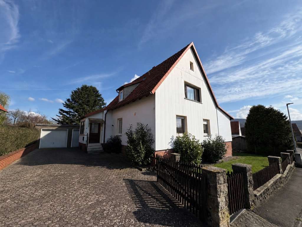 Immobilie in Salzhemmendorf - Raum für die ganze Familie – Zweifamilienhaus mit Potenzial - Bild 0