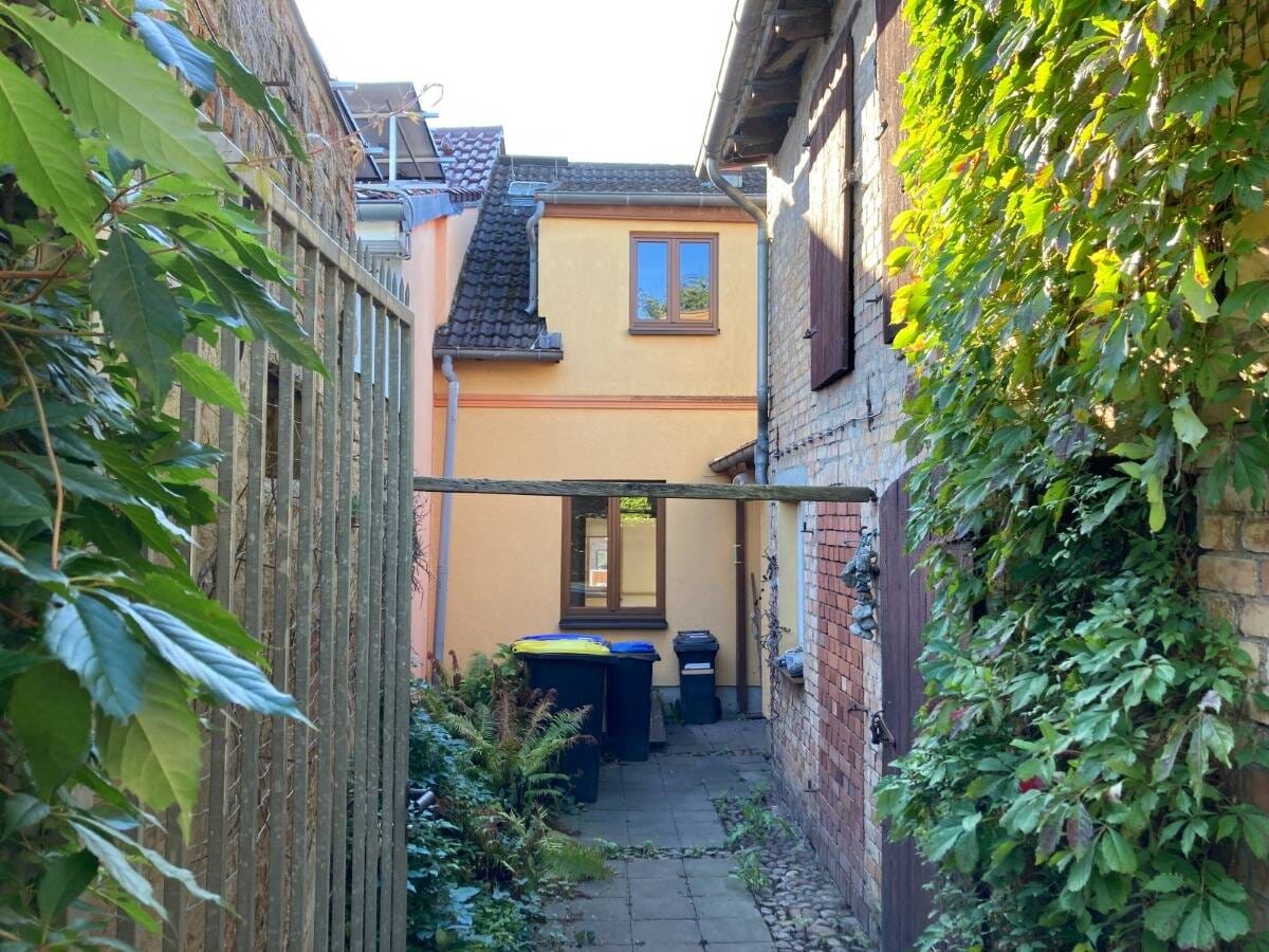 Immobilie in Hohen Demzin - Herrliches Stadtgrundstück mit Zufahrt - Reihenhaus - Nebengebäude - weitere Bebauung möglich.... - Bild 2